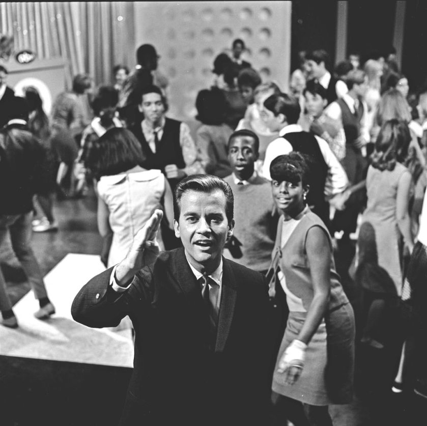 Aqzm_lhCIAArCnX.jpg-large