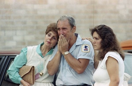 9.-Edmond-shooting_postal-employee-consoled_David-LongstreathAP